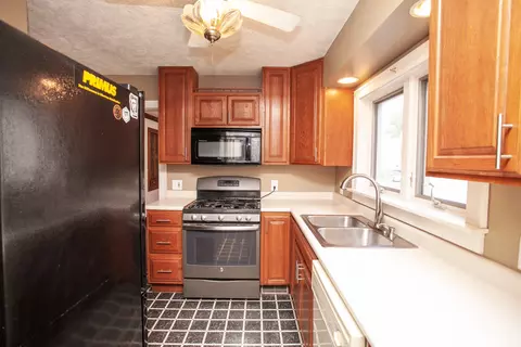 1313 E Oakland Ave, Bloomington, IL 61701 photo 12
