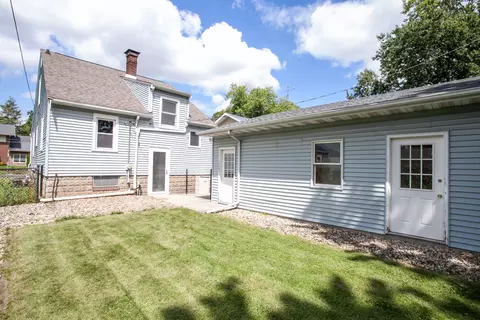 1313 E Oakland Ave, Bloomington, IL 61701 photo 2