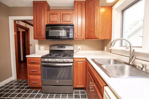 1313 E Oakland Ave, Bloomington, IL 61701 photo 13