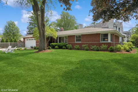 506 Briarhill Ln, Glenview, IL 60025