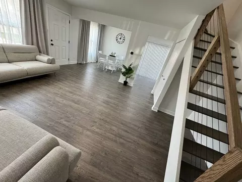 1805 Marquette Ln, Hoffman Estates, IL 60169 photo 4