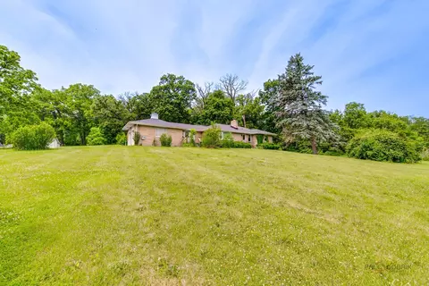 38 W333 Oakwood Dr, Saint Charles, IL 60175