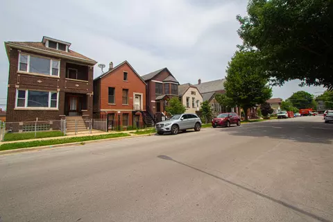 1044 W 34th Pl, Chicago, IL 60608