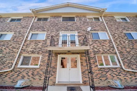 5848 W 76th Pl N #203, Burbank, IL 60459