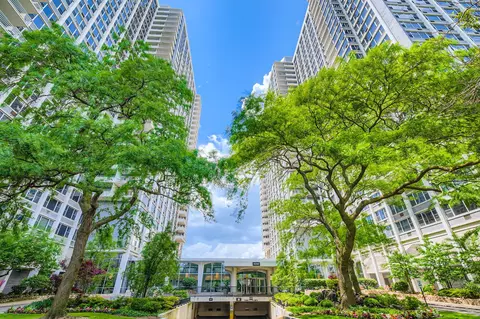 4250 N Marine Dr #2105, Chicago, IL 60613