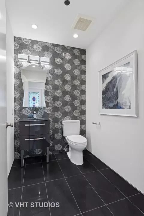 Bath - 340 E Randolph St #4806, Chicago, IL 60601 photo 1 of 5