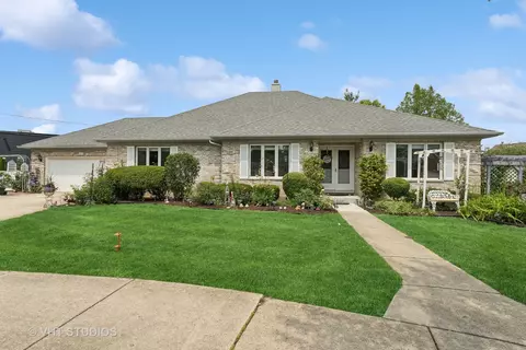 216 Rosewood Ct, Westmont, IL 60559
