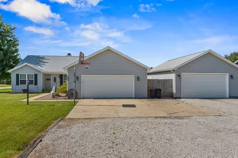 603 Dunlap Woods, Sidney, IL 61877