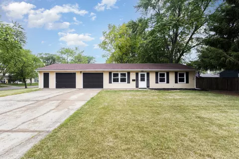 84 Amesbury Rd, Montgomery, IL 60538