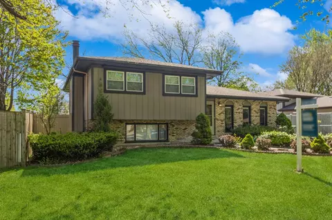 912 Macgregor Rd, Lockport, IL 60441 photo 2