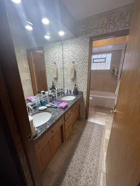 Bath - 10752 S Avenue E, Chicago, IL 60617 photo 2 of 3