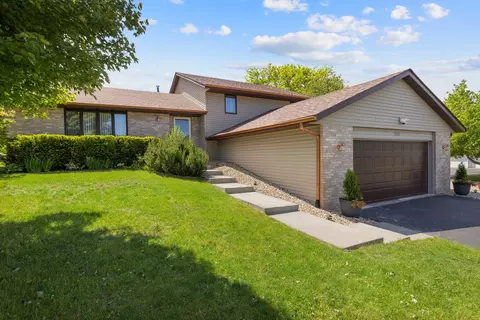 5555 Raspberry Trl, Rockford, IL 61114