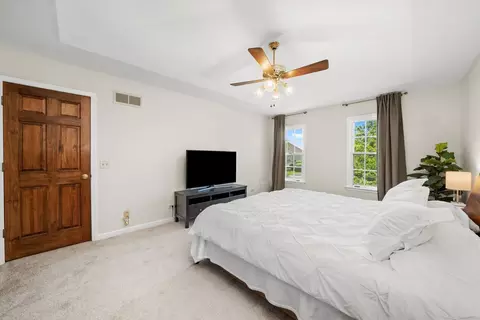 Bedroom - 211 Danada Dr, Wheaton, IL 60189 photo 2 of 10
