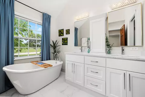 Bath - 211 Danada Dr, Wheaton, IL 60189 photo 2 of 4