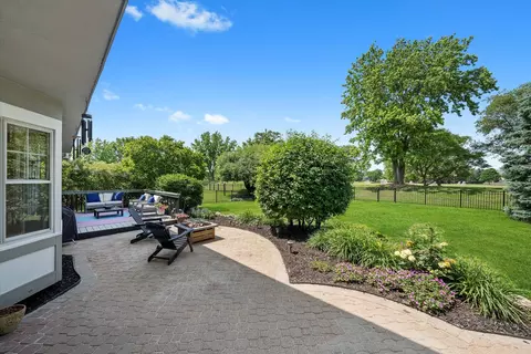 Exterior - 211 Danada Dr, Wheaton, IL 60189 photo 6 of 7