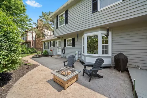 Exterior - 211 Danada Dr, Wheaton, IL 60189 photo 5 of 7