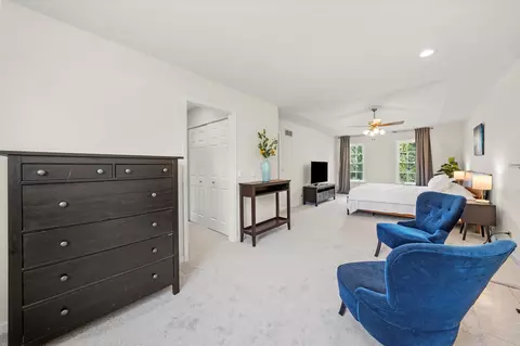 Bedroom - 211 Danada Dr, Wheaton, IL 60189 photo 3 of 10