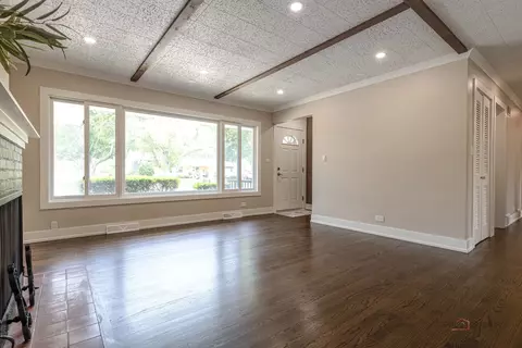 Living - 1011 Pendleton Pl, Mount Prospect, IL 60056 photo 1 of 3
