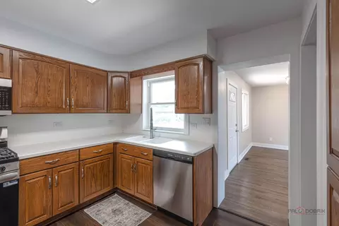 Kitchen - 1011 Pendleton Pl, Mount Prospect, IL 60056 photo 3 of 3