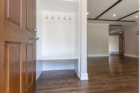 Entry Way - 1011 Pendleton Pl, Mount Prospect, IL 60056 photo 1 of 2