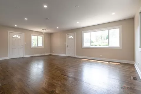 Living - 1011 Pendleton Pl, Mount Prospect, IL 60056 photo 2 of 3