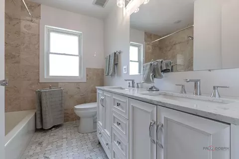 Bath - 1011 Pendleton Pl, Mount Prospect, IL 60056 photo 1 of 1