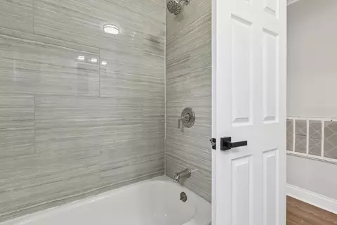 Bath - 16050 Homan Ave, Markham, IL 60428 photo 3 of 4