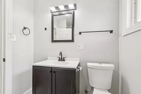 Bath - 16050 Homan Ave, Markham, IL 60428 photo 4 of 4