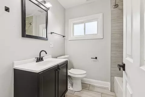 Bath - 16050 Homan Ave, Markham, IL 60428 photo 2 of 4
