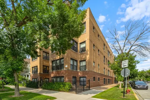 2950 W Cortland St #2, Chicago, IL 60647