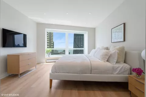 57 E Delaware Pl #3703, Chicago, IL 60611 photo 13