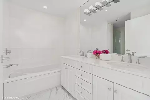 57 E Delaware Pl #3703, Chicago, IL 60611 photo 16