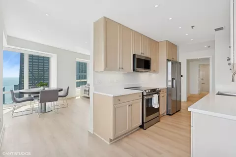 57 E Delaware Pl #3703, Chicago, IL 60611 photo 9
