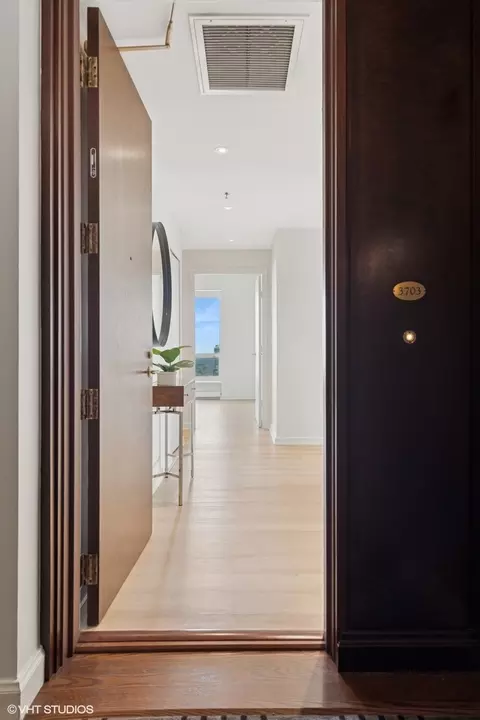 57 E Delaware Pl #3703, Chicago, IL 60611 photo 2