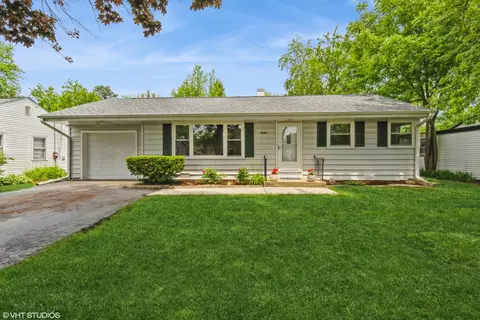18180 W Valley Dr, Grayslake, IL 60030