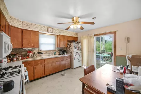 5826 Edward Dr, Oak Forest, IL 60452 photo 2