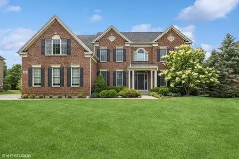 11 Glacier Cir, South Barrington, IL 60010