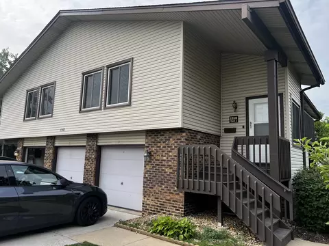 1318 Kingsbury Dr #1, Hanover Park, IL 60133