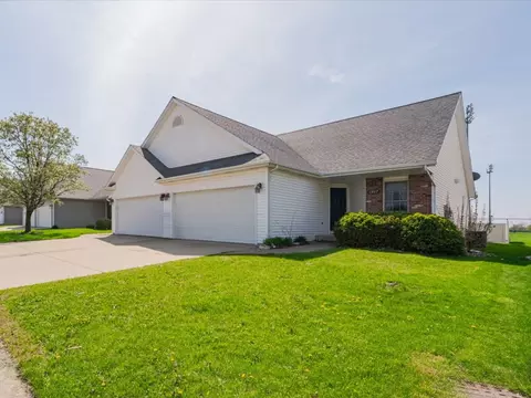 1907 Marina Dr, Normal, IL 61761