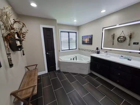 Bath - 723 Casey Dr, Minooka, IL 60447 photo 5 of 7