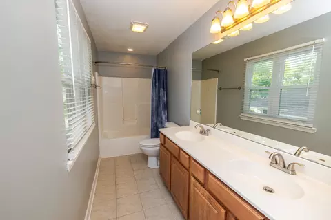 Bath - 340 Hubbard Ave, Elgin, IL 60123 photo 4 of 4