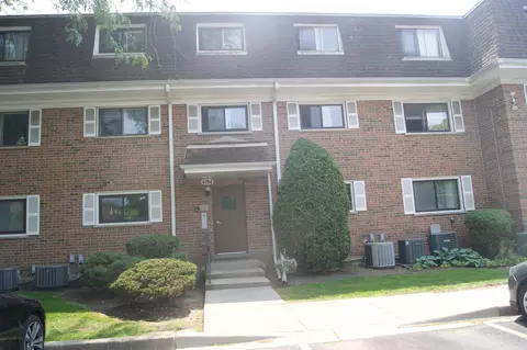 4184 Cove Ln #D, Glenview, IL 60025