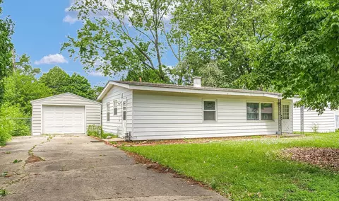1313 Hollycrest Dr, Champaign, IL 61821