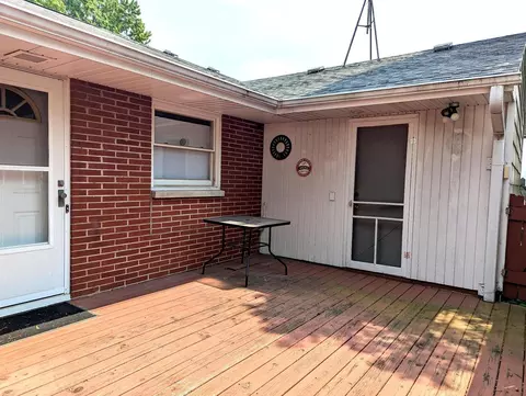 1102-1104 S Pine Ave, Freeport, IL 61032 photo 11