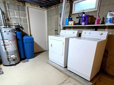 1102-1104 S Pine Ave, Freeport, IL 61032 photo 17