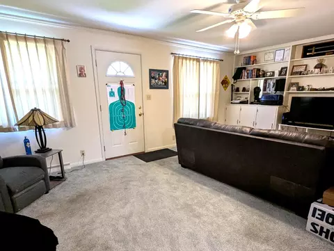 1102-1104 S Pine Ave, Freeport, IL 61032 photo 5