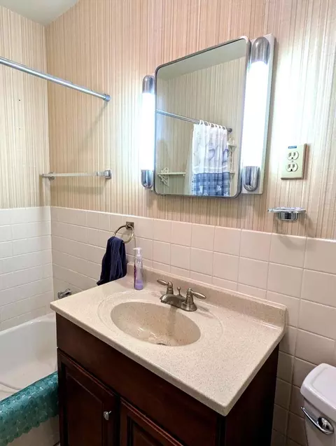 1102-1104 S Pine Ave, Freeport, IL 61032 photo 7