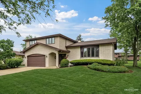 6841 Carpenter St, Downers Grove, IL 60516