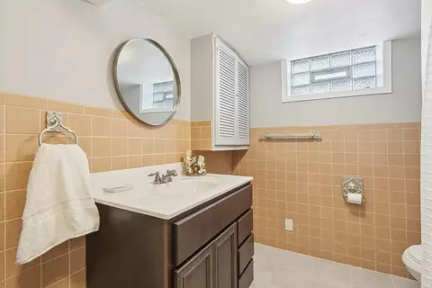 Bath - 5800 Prospect Ave, Berkeley, IL 60163 photo 1 of 3