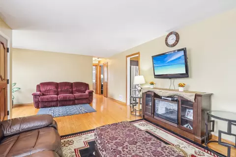 Living - 5800 Prospect Ave, Berkeley, IL 60163 photo 2 of 2